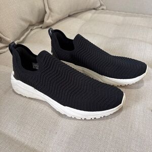 APl Traveler walking shoes. US 11.5